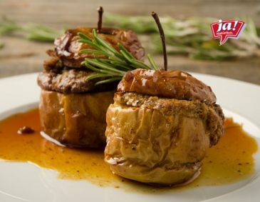 Gefüllter Bratapfel mit Rosmarin-Karamell-Sauce Gefüllter Bratapfel mit Rosmarin-Karamell-Sauce