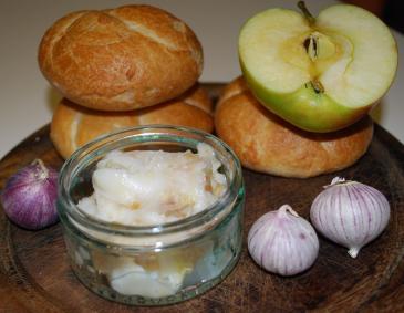 Grammelschmalz mit Apfel und Knoblauch Grammelschmalz mit Apfel und Knoblauch
