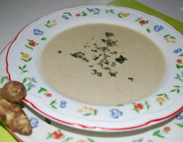 Lauchcremesuppe mit Topinambur Lauchcremesuppe mit Topinambur