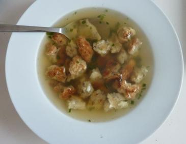Topfenschöberl als Suppeneinlage Topfenschöberl als Suppeneinlage