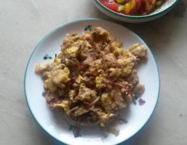Geröstete Knödel mit Ei Geröstete Knödel mit Ei