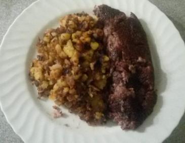 Gebratene Leberwurst mit Röstkartoffeln Gebratene Leberwurst mit Röstkartoffeln