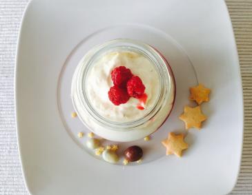 Topfenmousse mit gelierten Himbeeren Topfenmousse mit gelierten Himbeeren