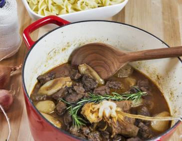 Wintergrillen - Rindfleischtopf aus dem Dutch-Oven Wintergrillen - Rindfleischtopf aus dem Dutch-Oven