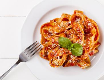 Tomatenpesto mit Ziegenfrischkäse Tomatenpesto mit Ziegenfrischkäse