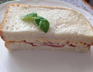 Clubsandwich mit Guacamole Clubsandwich mit Guacamole