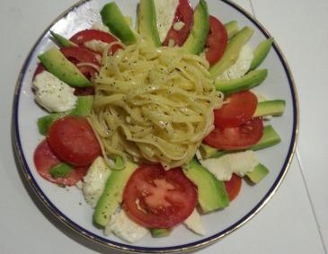 Avocado-Mozzarella-Nudelsalat Avocado-Mozzarella-Nudelsalat