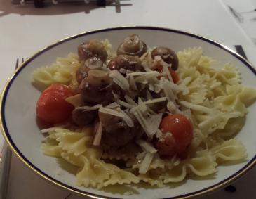 Pasta mit Champignons und Kirschtomaten Pasta mit Champignons und Kirschtomaten