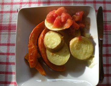 Scharfes Ofengemüse mit Tomatentopping Scharfes Ofengemüse mit Tomatentopping