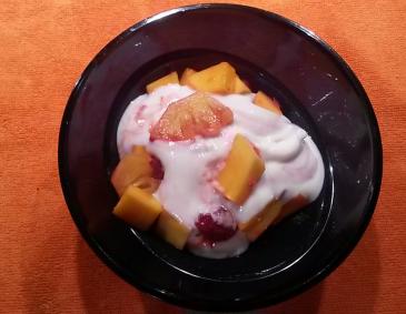 Fruchtsalat mit Joghurtcreme Fruchtsalat mit Joghurtcreme