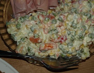 Gemüse-Mayonnaise-Salat Gemüse-Mayonnaise-Salat