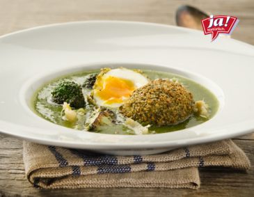 Brokkoli-Suppe mit gebackenem Ei Brokkoli-Suppe mit gebackenem Ei