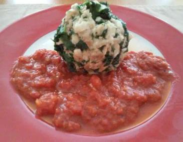 Spinatknödel auf Tomatenragout Spinatknödel auf Tomatenragout