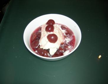 Vanilleeis mit Gewürzweichseln Vanilleeis mit Gewürzweichseln