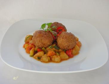 Fleischbällchen mit Gemüseragout Fleischbällchen mit Gemüseragout