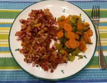 Kartoffelrösti mit Leberkäse und Mischgemüse Kartoffelrösti mit Leberkäse und Mischgemüse
