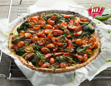 Paradeiser-Spinat-Tarte mit Kräuter-Sauerrahm Paradeiser-Spinat-Tarte mit Kräuter-Sauerrahm