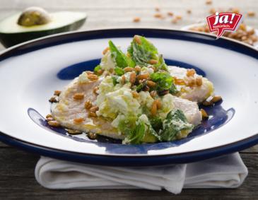 Vollmilch-Kalb-Tafelspitz mit Avocado-Feta-Salat und Dinkelreis Vollmilch-Kalb-Tafelspitz mit Avocado-Feta-Salat und Dinkelreis