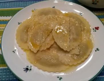 Teigtaschen mit Kürbisfülle und brauner Butter Teigtaschen mit Kürbisfülle und brauner Butter