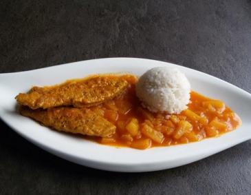 Curryfilets mit Ananas und Äpfeln Curryfilets mit Ananas und Äpfeln