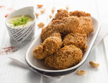 Chicken Nuggets in Erdnuss-Panier mit Limetten-Mayonnaise Chicken Nuggets in Erdnuss-Panier mit Limetten-Mayonnaise