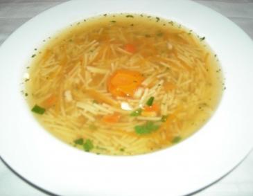 Kräuter-Nudelsuppe Kräuter-Nudelsuppe