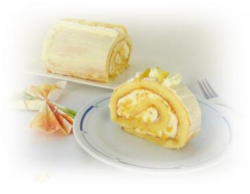 Biskuitroulade mit Mango-Schlagobersfüllung Biskuitroulade mit Mango-Schlagobersfüllung