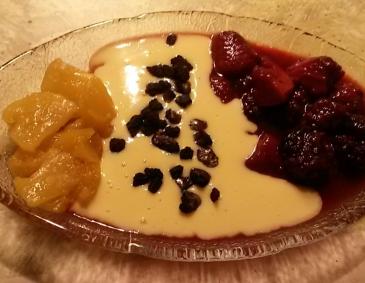 Karamelisierte Früchte mit Vanillesauce Karamelisierte Früchte mit Vanillesauce