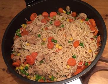 Puten-Gemüse-Wok mit Mie-Nudeln Puten-Gemüse-Wok mit Mie-Nudeln