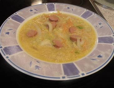 Chinakohlsuppe mit Würstchen Chinakohlsuppe mit Würstchen