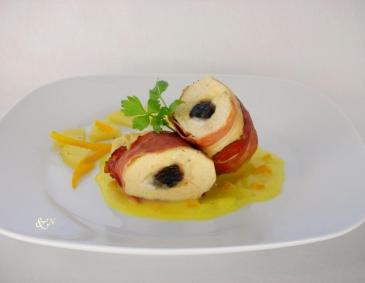 Gefülltes Hühnerbrustfilet im Speckmantel Gefülltes Hühnerbrustfilet im Speckmantel