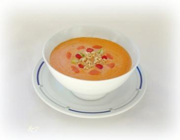 Curry-Karottensuppe mit Mandeln Curry-Karottensuppe mit Mandeln