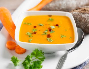 Karottensuppe aus der Mikrowelle Karottensuppe aus der Mikrowelle