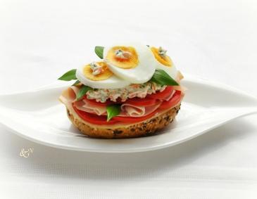Schinken-Sandwich mit Bärlauch und Eier Schinken-Sandwich mit Bärlauch und Eier