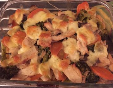 Nudelauflauf mit Huhn, Gemüse und Austernpilzen Nudelauflauf mit Huhn, Gemüse und Austernpilzen