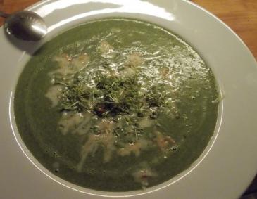 Bärlauchsuppe mit Räucherkäse Bärlauchsuppe mit Räucherkäse