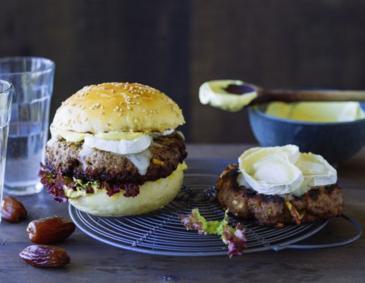 Ziegenkäse-Dattel-Burger Ziegenkäse-Dattel-Burger