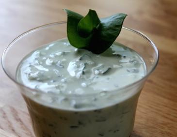 Bärlauch-Sour Cream Dip Bärlauch-Sour Cream Dip