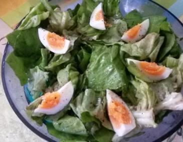 Blattsalat mit Ei Blattsalat mit Ei