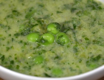 Kochsalat mit Erbsen Kochsalat mit Erbsen