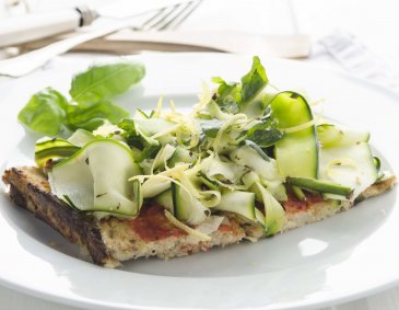 Gemüsepizza mit Karfiolboden Gemüsepizza mit Karfiolboden