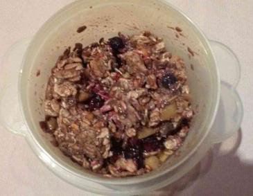 Frühstücksflocken mit Mango und Beeren Frühstücksflocken mit Mango und Beeren