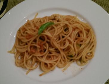 Spaghetti in Zucchini-Tomatensugo Spaghetti in Zucchini-Tomatensugo