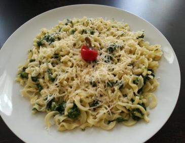 Würzige Pasta mit Spinat und Käse Würzige Pasta mit Spinat und Käse