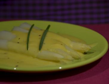 Spargel mit Sauce Hollandaise Spargel mit Sauce Hollandaise