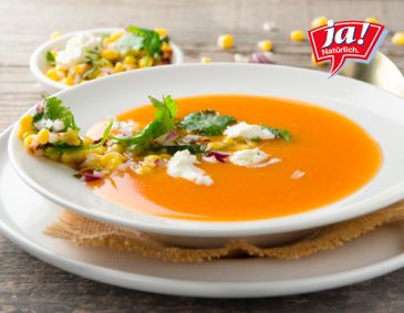 Tomaten-Maiscreme-Suppe mit Ziegenfrischkäse Tomaten-Maiscreme-Suppe mit Ziegenfrischkäse