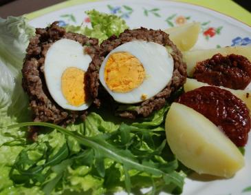 Gebackene Eier im Fleischmantel Gebackene Eier im Fleischmantel