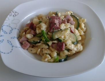 Spätzle mit Schinkenrahmsauce Spätzle mit Schinkenrahmsauce