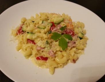 Cremige Pasta mit Gemüse Cremige Pasta mit Gemüse