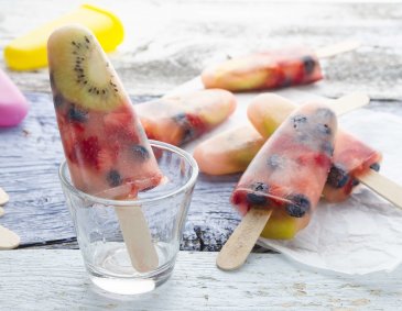 Fruchtiges Eis am Stiel